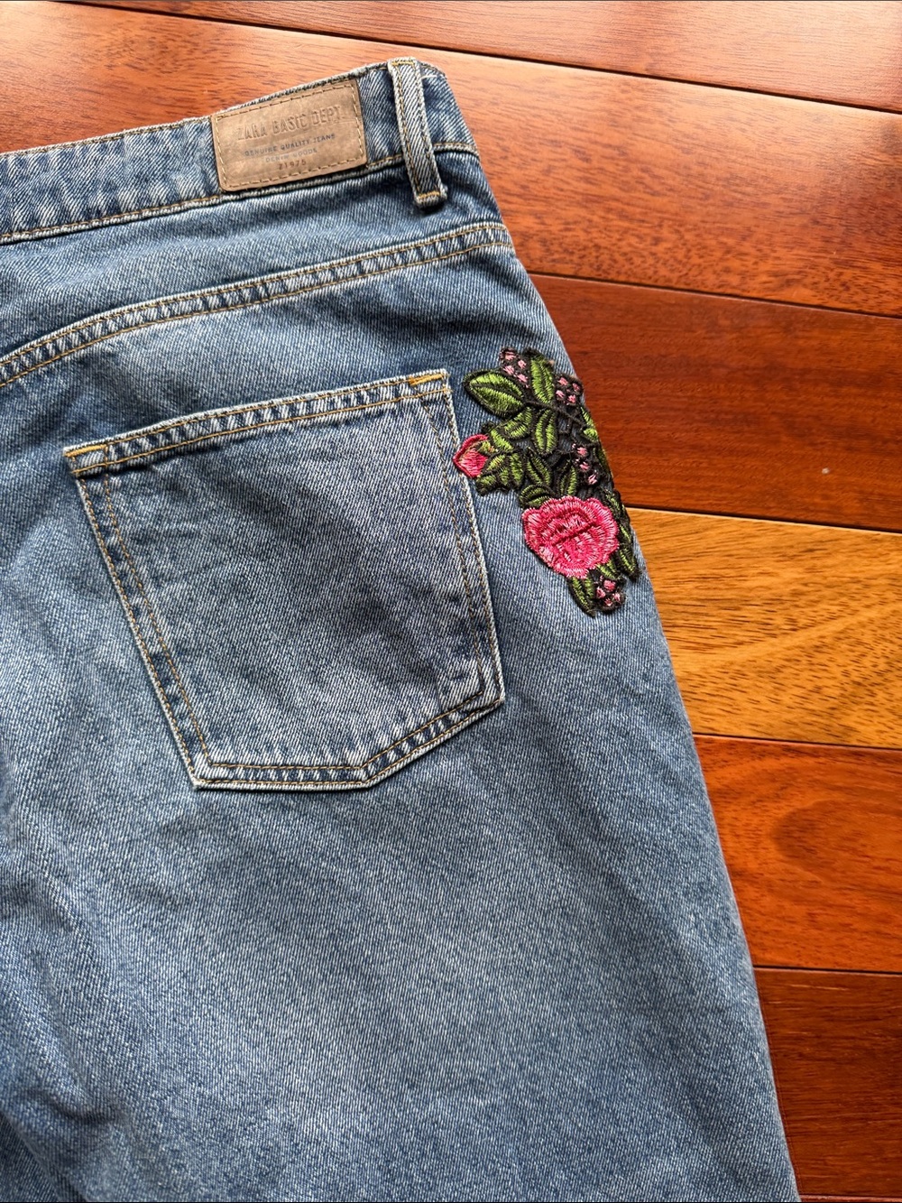 Zara Basic Denim Relaxed Jeans with Red Rose Embroidery - Picture 11 of 12